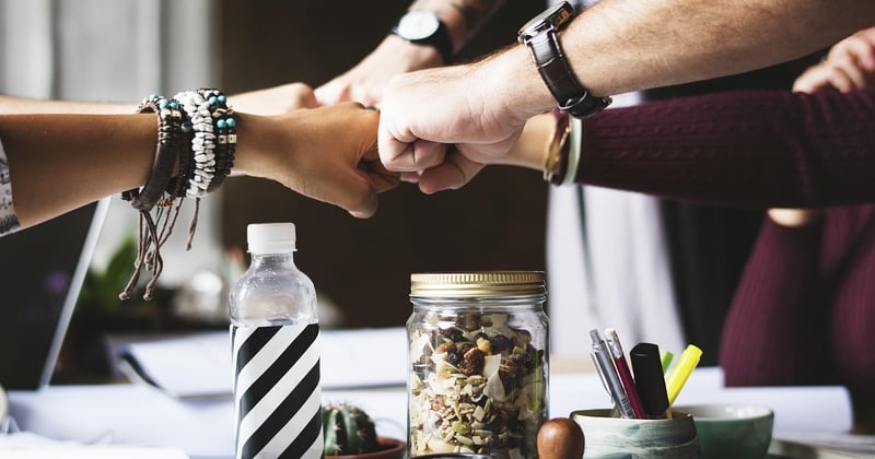 Comment fidéliser ses premiers collaborateurs en 2026 : stratégies gagnantes