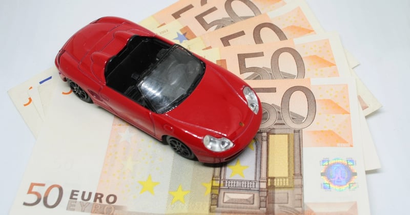 Déclarer un sinistre de taxi via son courtier en 2026 : délais et pièces